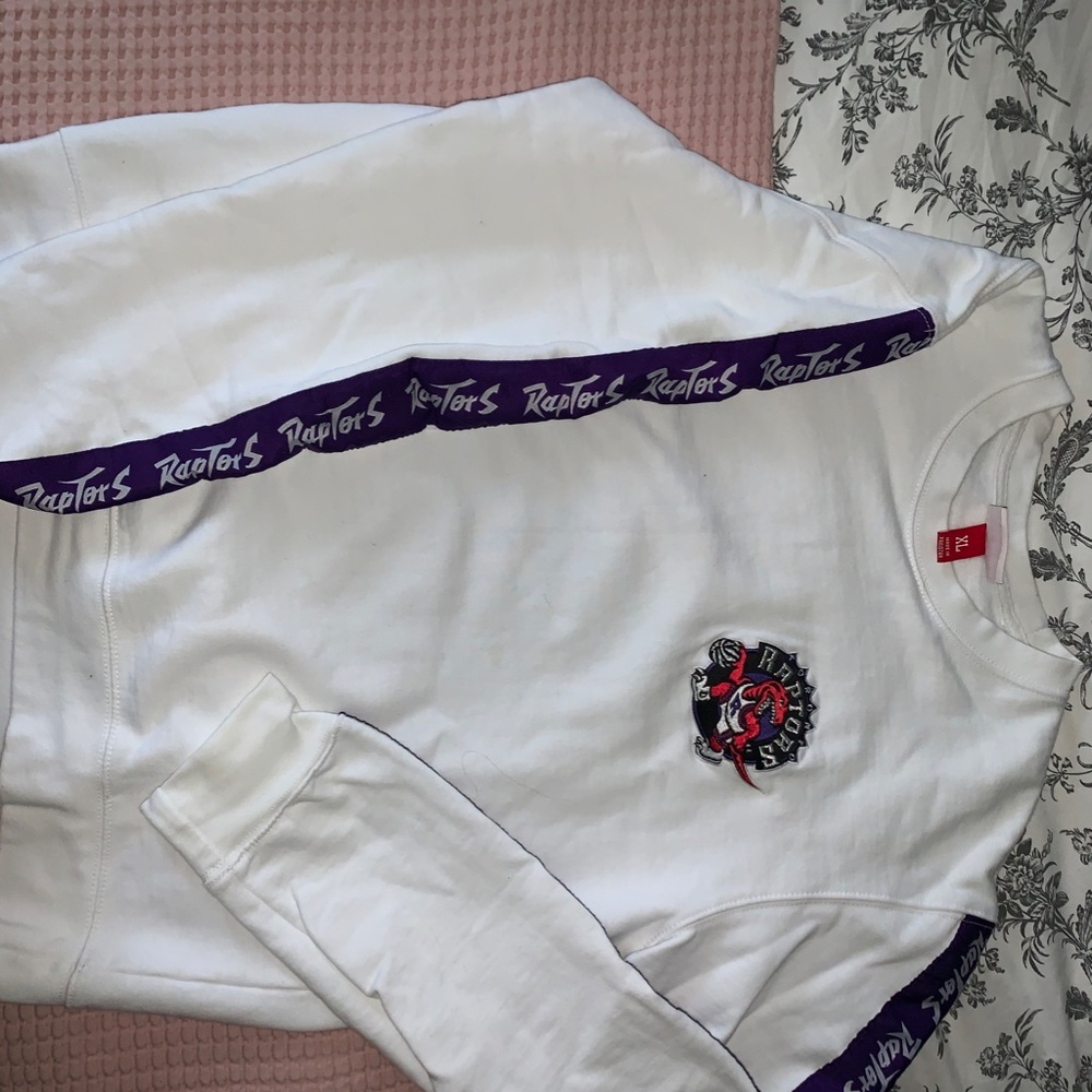 Oversized Raptors Crewneck - Picture 2 of 3
